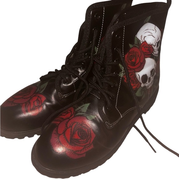 Cute pair of women’s boots!! Size 40 - Picture 3 of 6